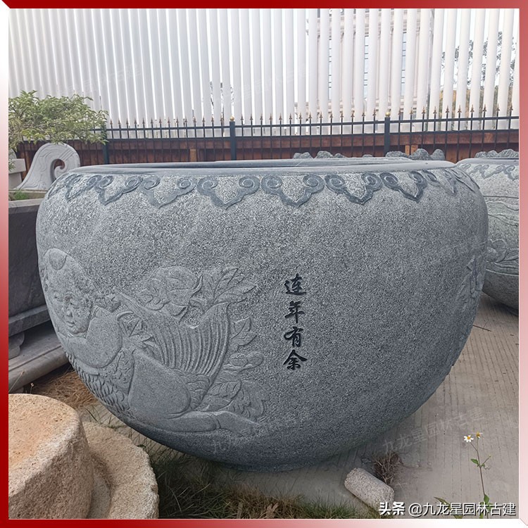 院子石头圆缸,庭院摆件青石花盆鱼缸