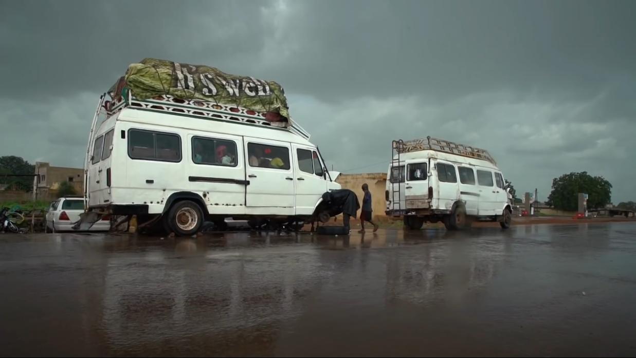 非洲小哥淘来法国二手车开出租，280公里只要47元，但要开12小时