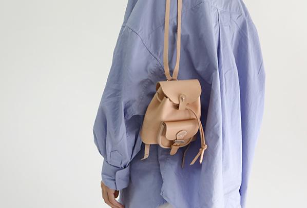 不要再背烂大街的双肩包了,别再背烂大街的轻奢包