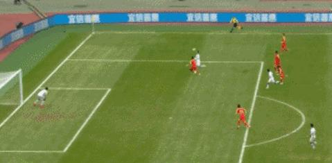 韦世豪恶劣飞铲动作惹众怒，国足险将中国杯友谊赛踢成“友尽赛”