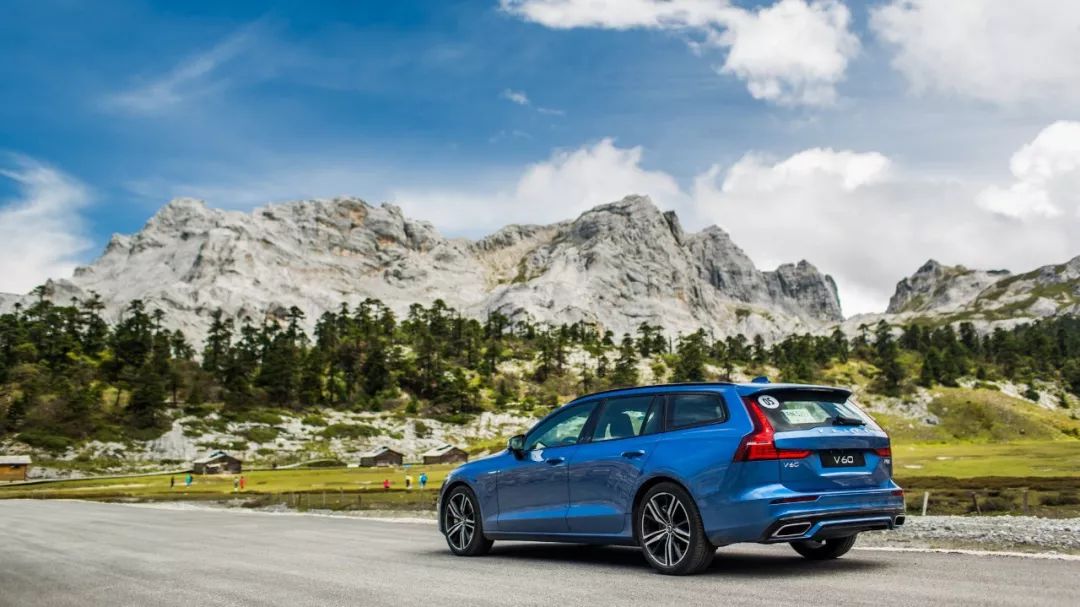 沃尔沃旅行车v60和v90碰撞测试,沃尔沃旅行车v6017年二手车价格