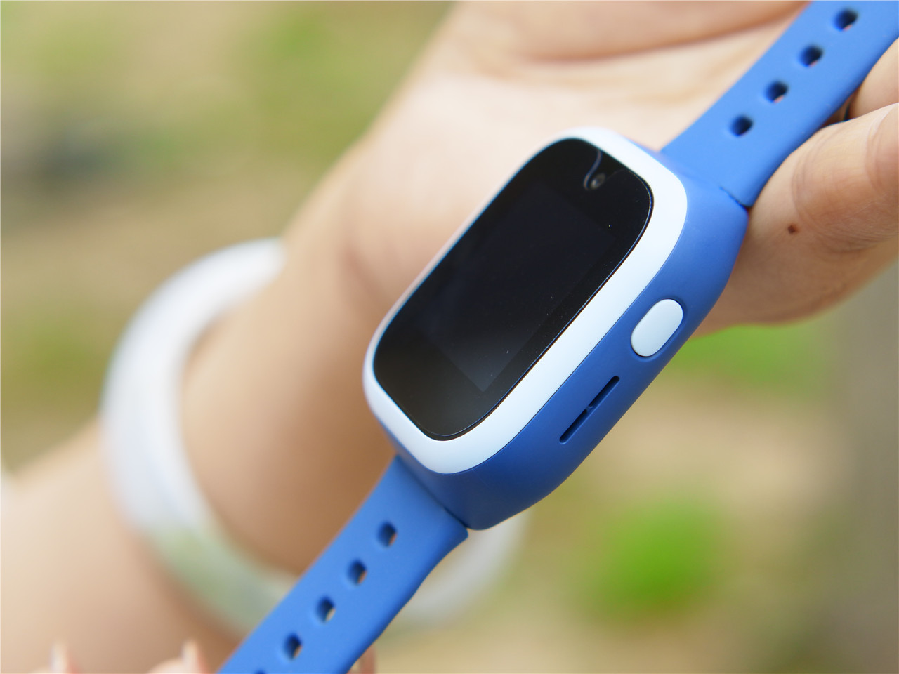 支持4G全网通米兔儿童电话手表4C八重安全定位守护更放心