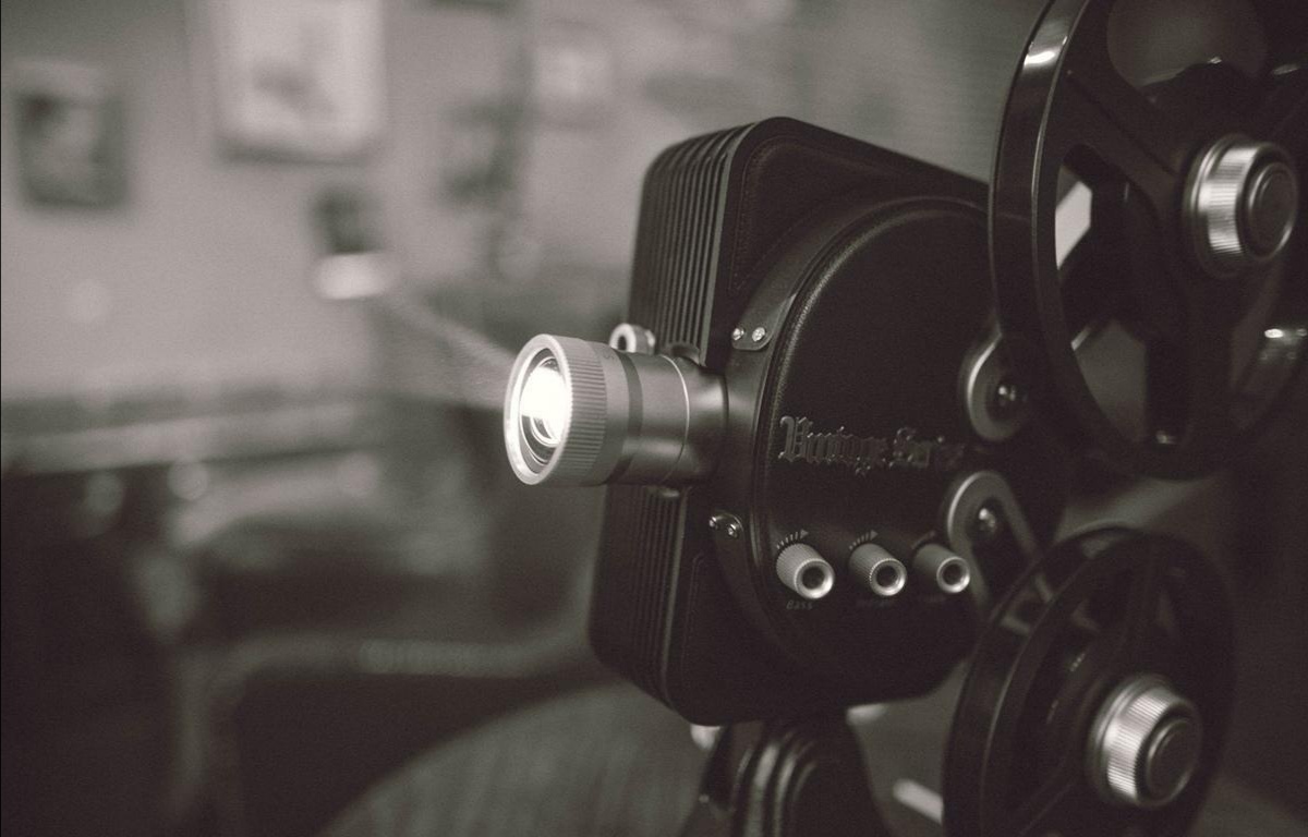 瞬间提升客厅格调，电影1895电影机体验