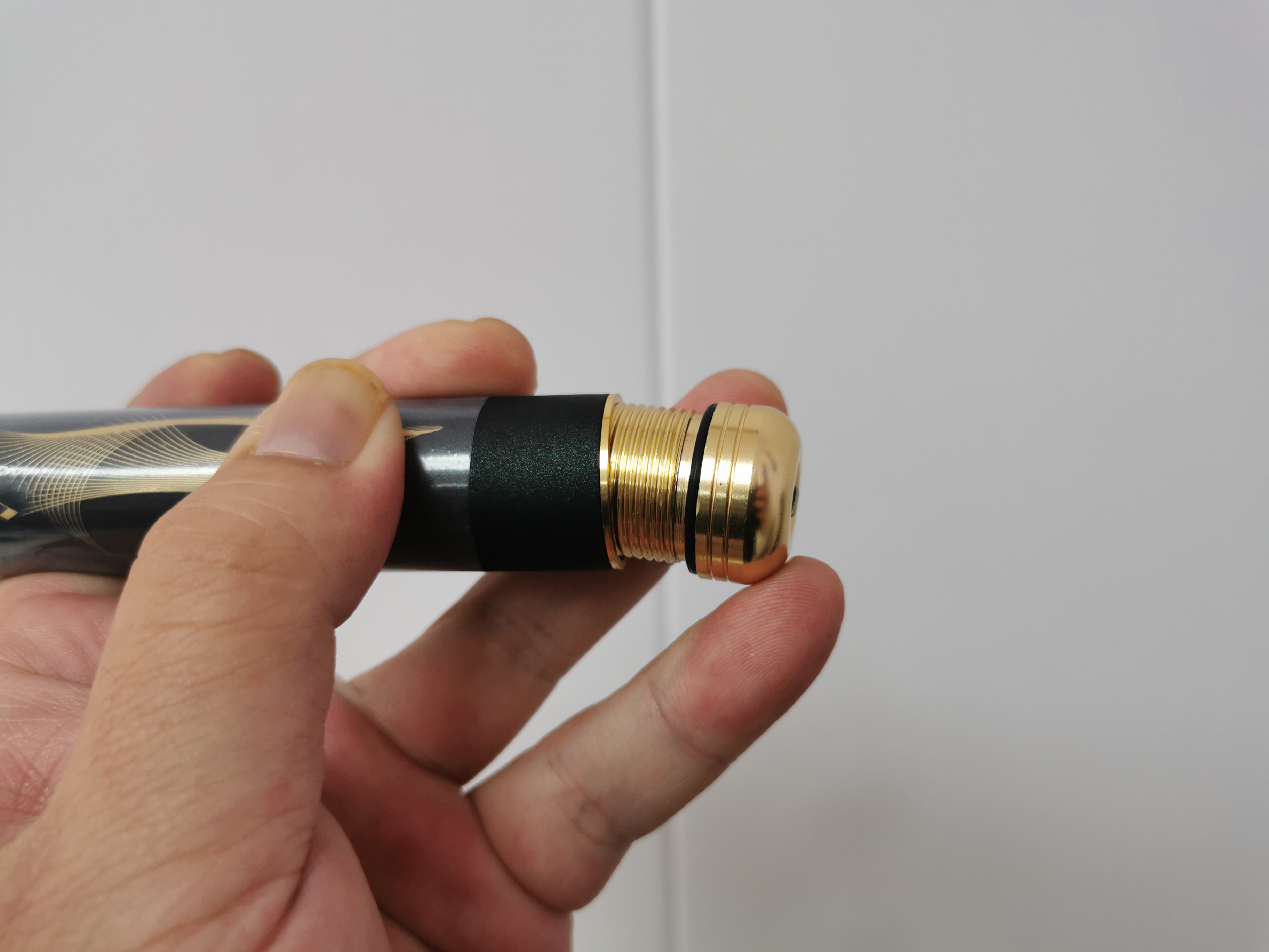 渔具网上便宜还是渔具店便宜,新手去渔具店买渔具要注意什么