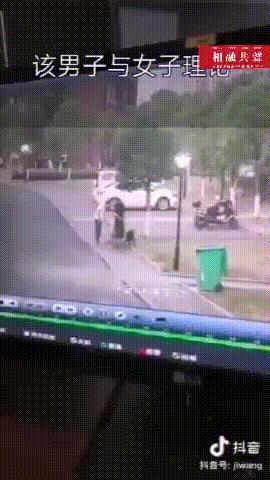 女子遛狗不牵绳！男子遭狗撕咬*体下**受伤，狗主人四天不露面