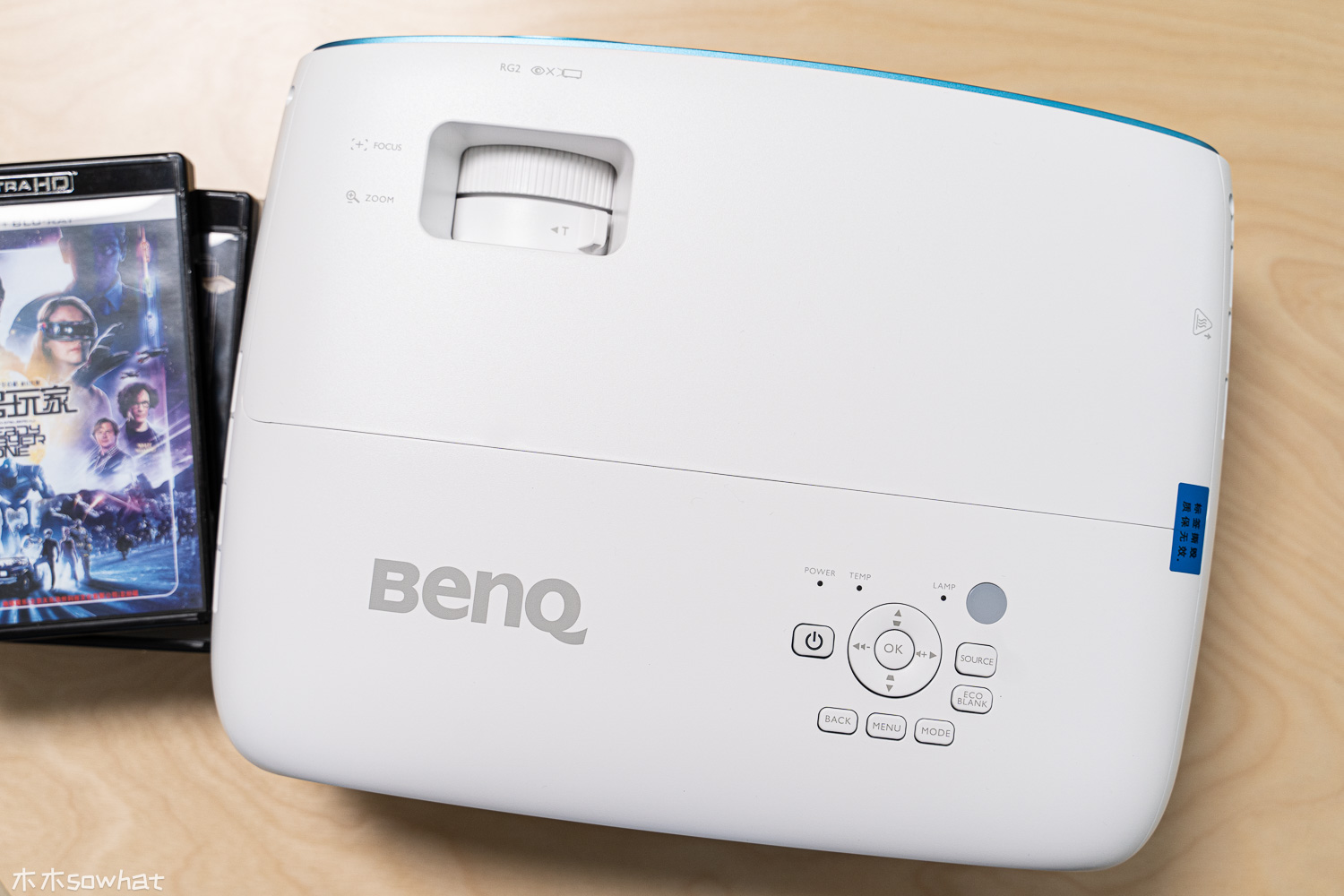 8000块的4K投影仪效果怎么样,800元的1080p的投影仪