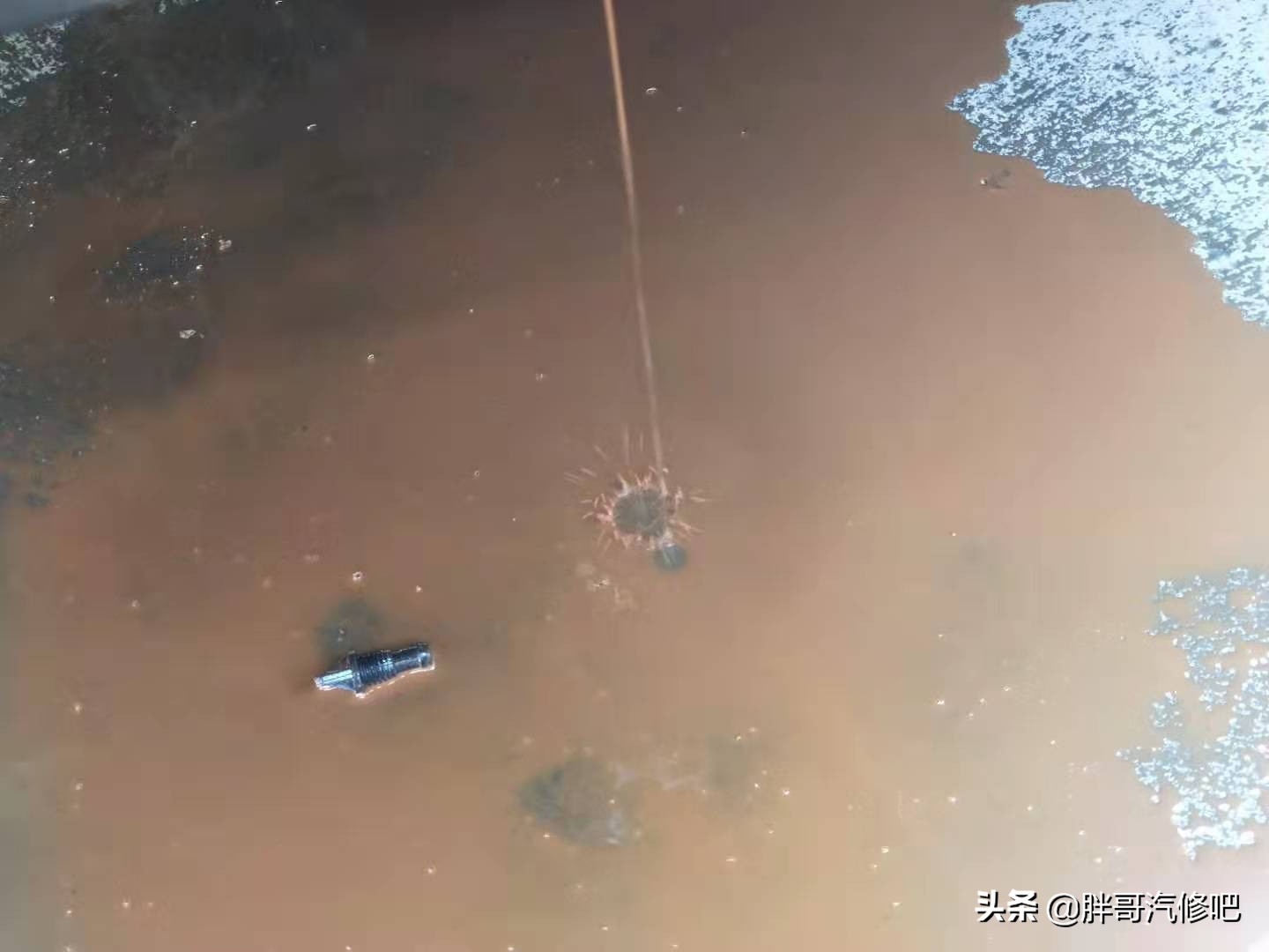 暖风防冻液怎么清洗,防冻液用了一段时间没颜色了