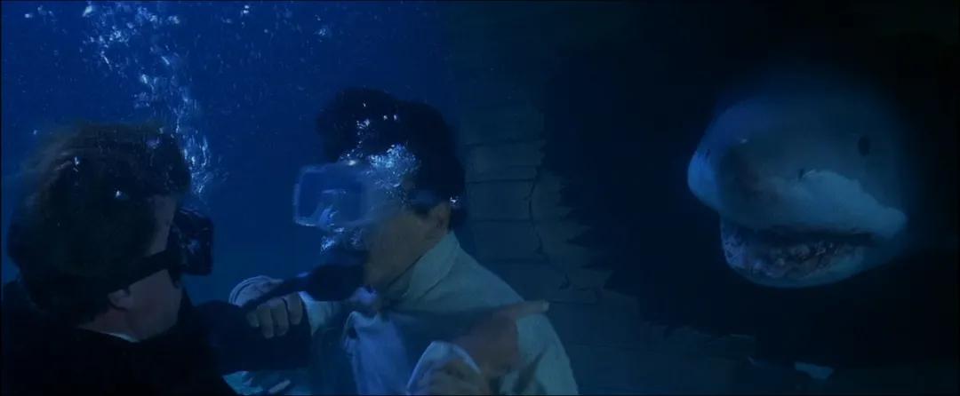 成龙差点丧命的电影镜头,拍电影险些丧命