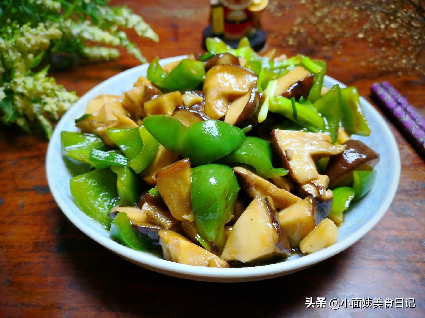 这三样一起炒实在太鲜美,这道菜懒人必备随便一炒都很好吃