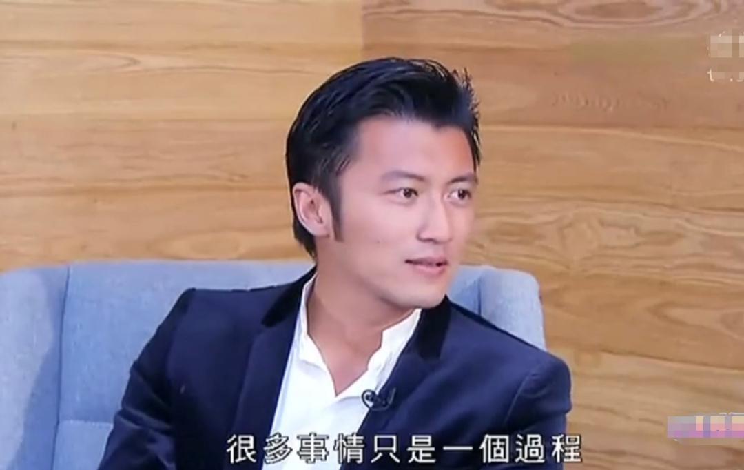 王菲谢霆锋世纪大复合大牵手图片,王菲牵谢霆锋经典瞬间