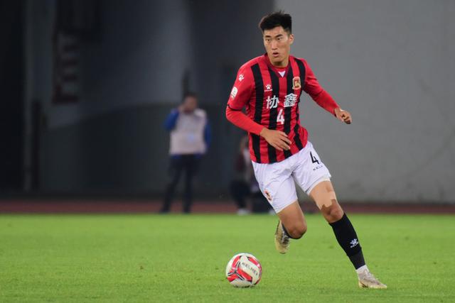 肖鲲试训上港引关注,肖鲲在试训上港时进步十分惊人