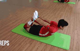 适合足球爱好者日常练习的柔韧性训练