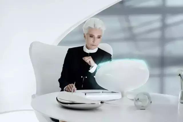 男靠美色，女靠脑洞，当代的“黑衣人”特工标配