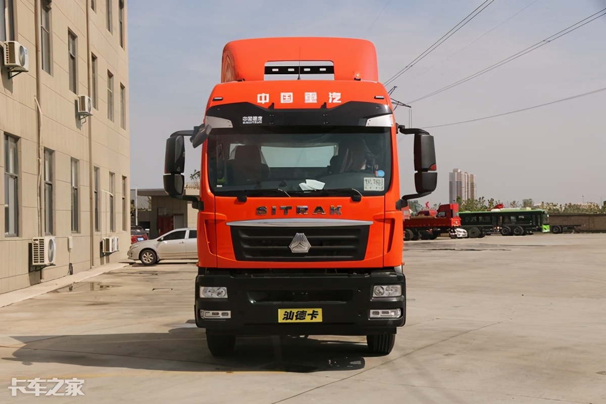 汕德卡600升双腔油箱,600升双腔油箱