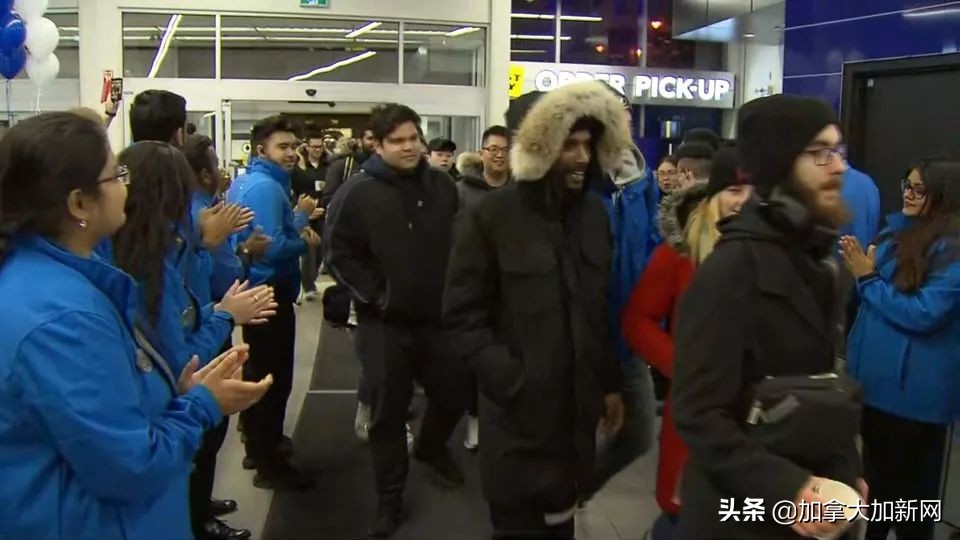 黑五疯狂打折视频,黑五全球狂欢购物节