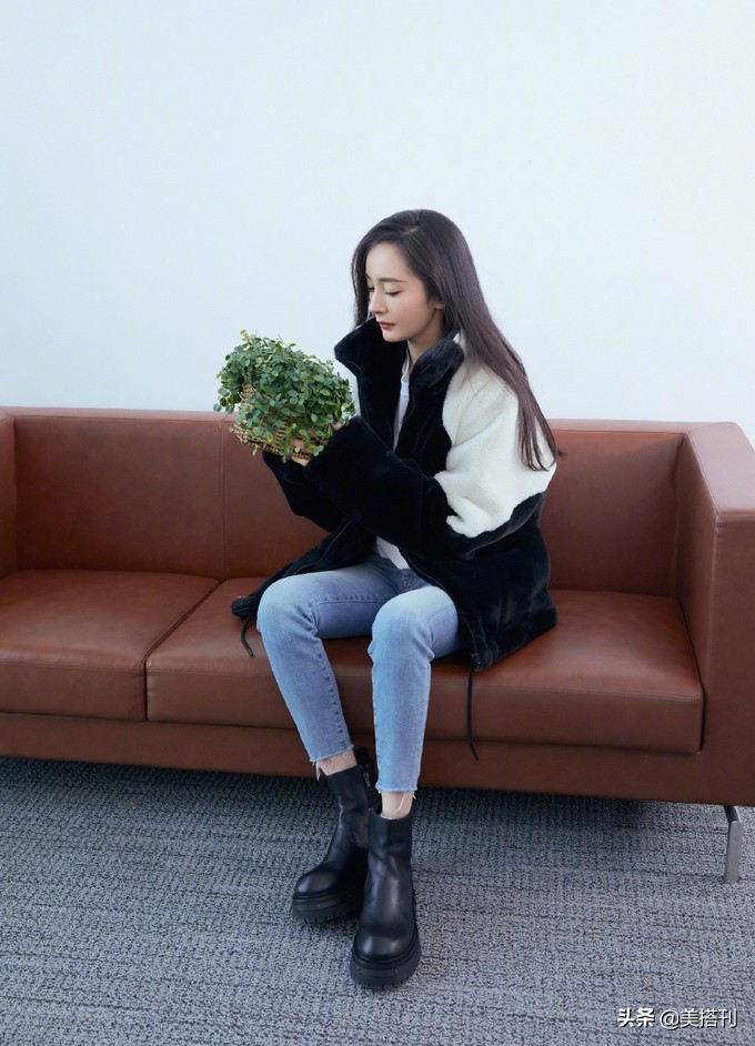 杨幂卡其色外衣,杨幂穿的棕色棒球服