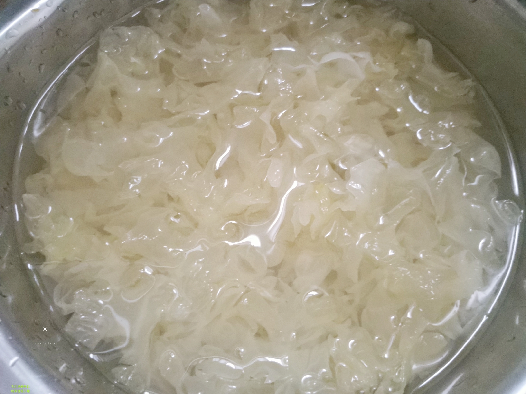 冰糖银耳雪梨汤怎么炖银耳才会烂,炖银耳羹时间