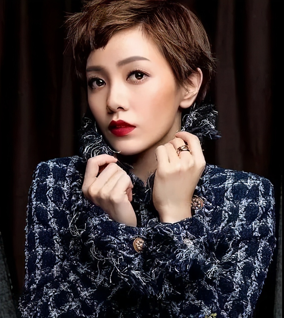 郭采洁和老头买钻戒,郭采洁有没有十克拉戒指