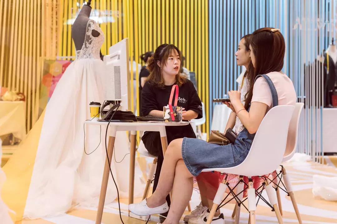 从万元婚纱照到10万婚宴，为什么全福州备婚的人都来参加喜事会