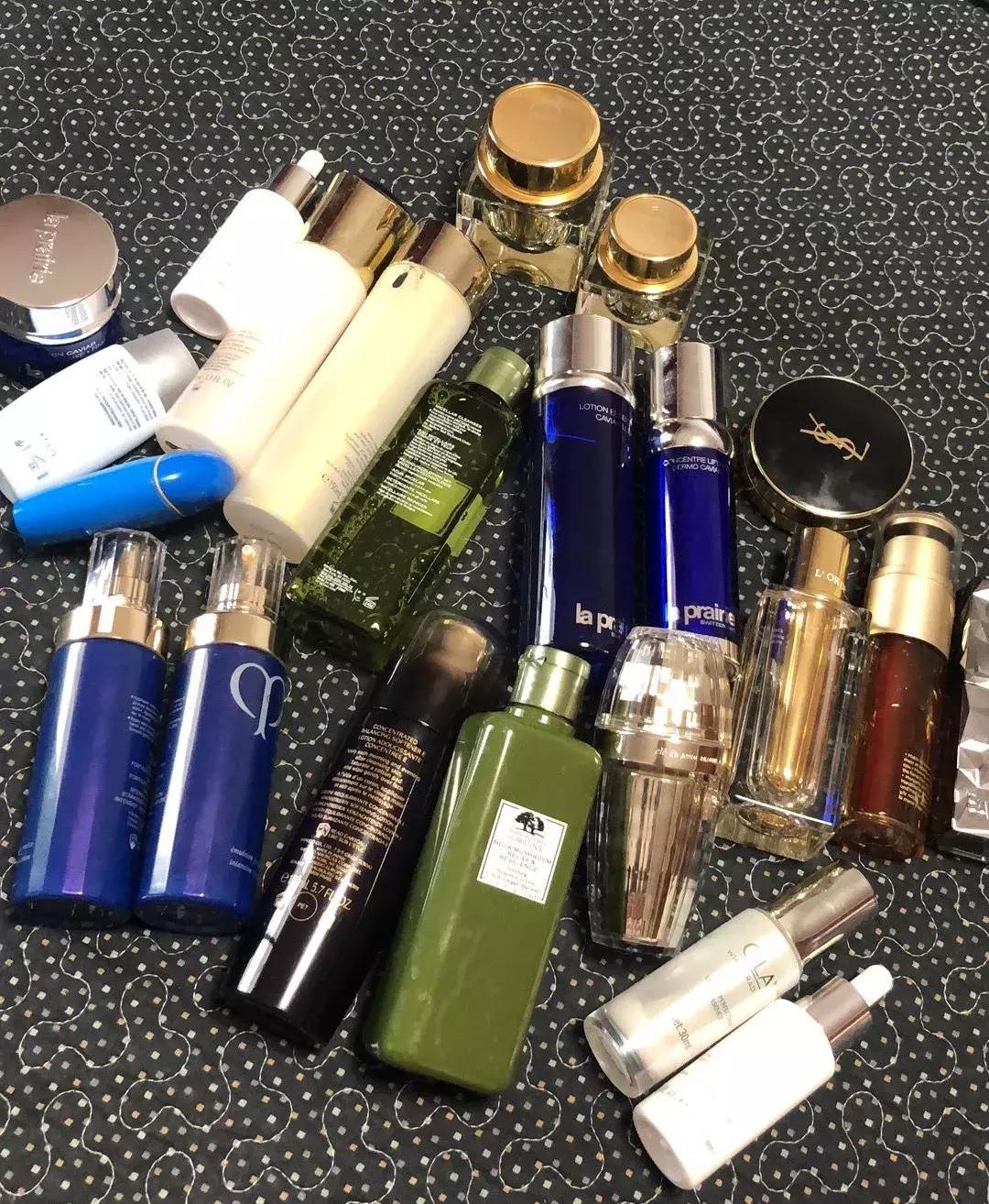 让我看看你的梳妆台吧，护肤品买大瓶+空瓶回购才是真爱