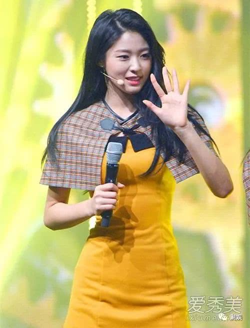 韩国女性高级感短裙,韩国女明星深v身材