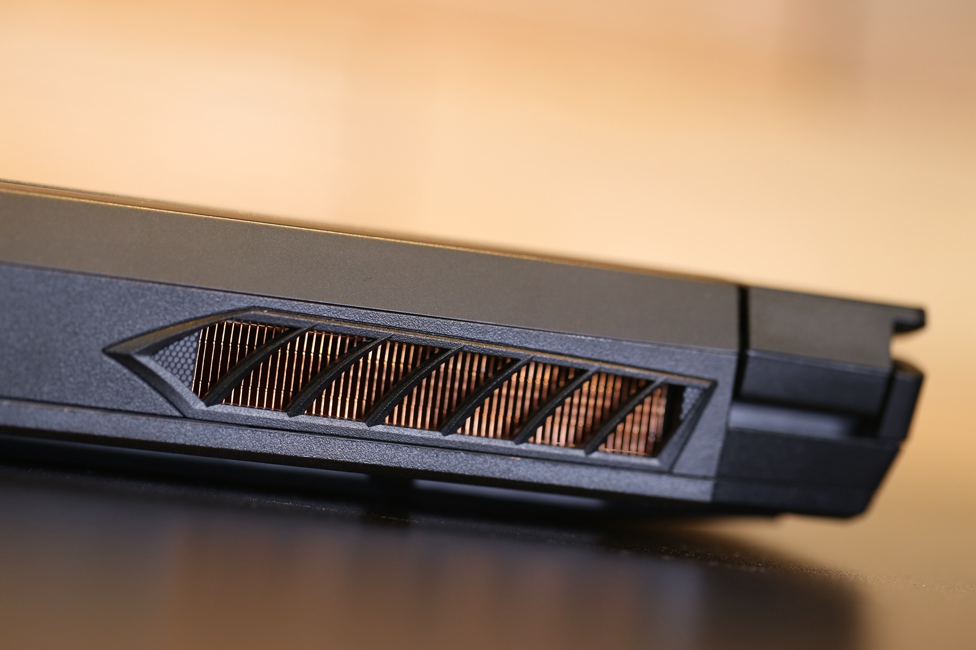 性能爆表！把台式机CPU装进笔记本，X5空妖R93900拆机评测