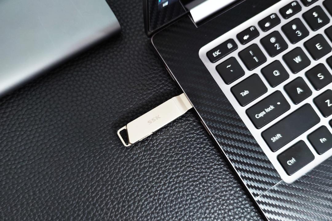 打工人的秘密*器武**，双口设计+手机扩容，SSK飚王U盘新品体验