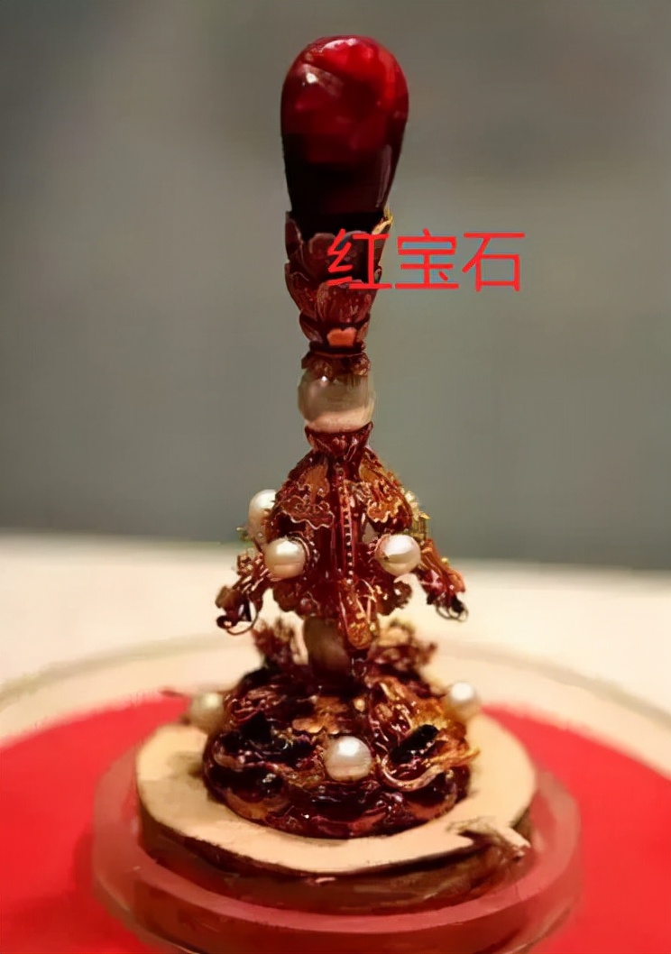 清朝官帽上的珠子值不值钱,清代官员的官帽上有黑珠是几品官