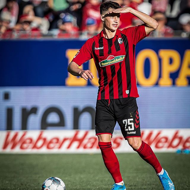 弗赖堡最新阵容,弗赖堡后防线