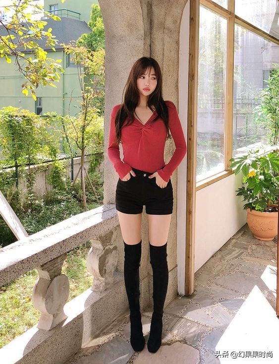 过膝长靴潮流穿搭法！小个子肉肉女一样可以穿出纤细铅笔腿