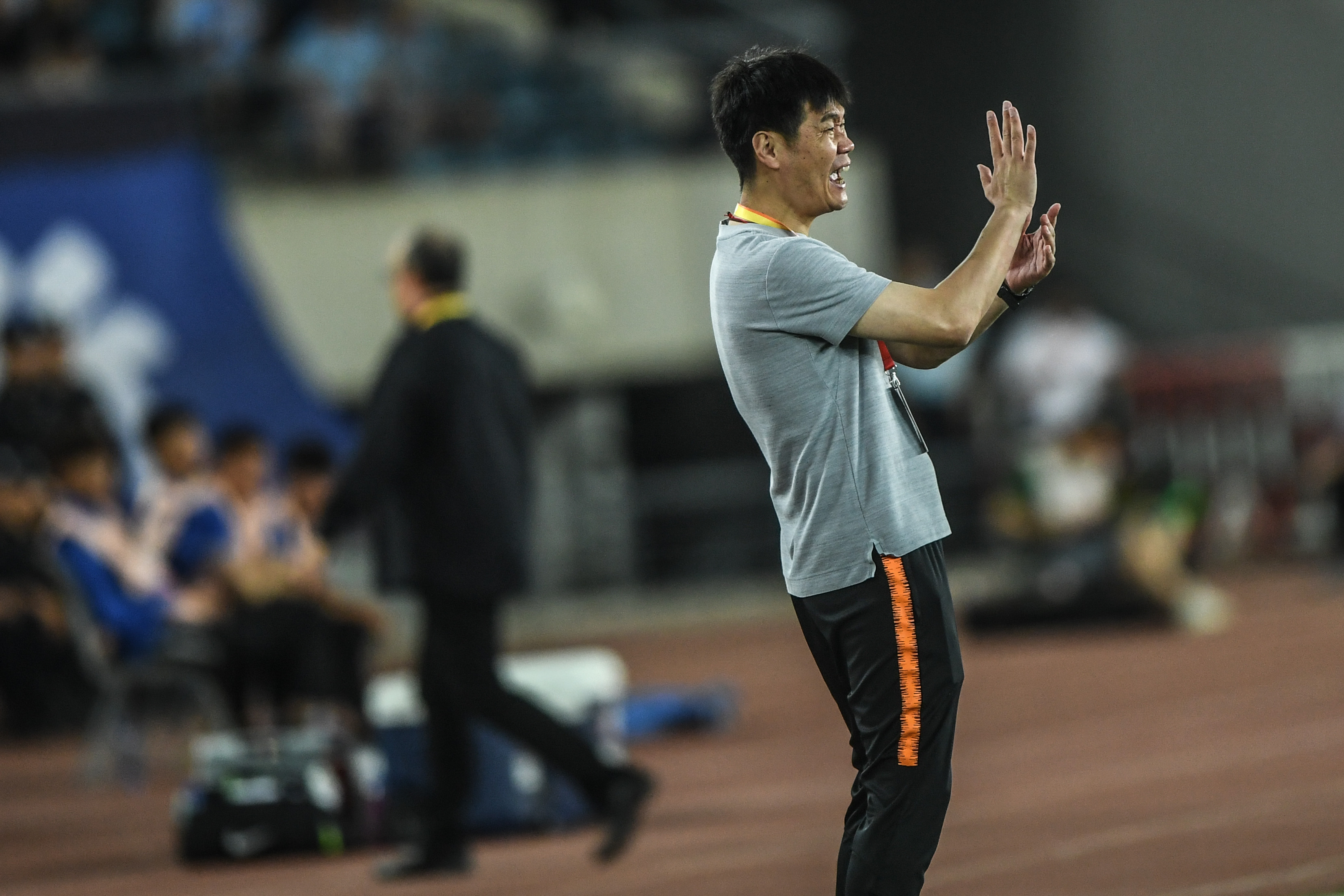 一场0-0让国足没有退路,盘点鲁能近几年最经典的几大误判