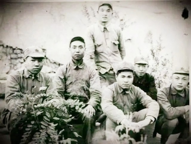 师参谋长和副师长谁更厉害,军队师长和旅长的关系是上下级吗