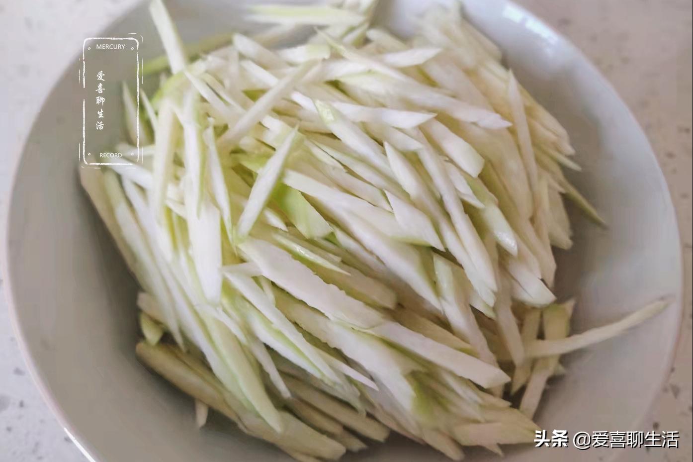 曾经只有穷人才吃它，现在却是开胃润肠的好帮手，炒上一盘好酸爽