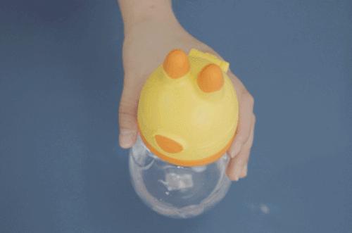 逼宝宝喝水正确方法,别再逼孩子喝水了后果很严重