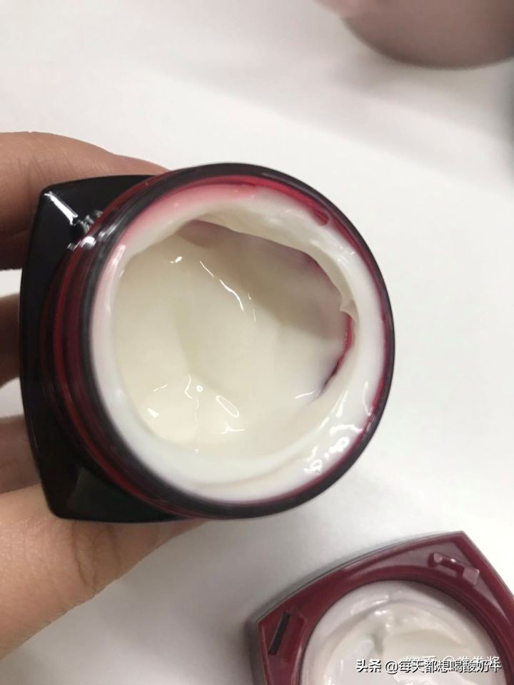 化妆之后毛孔变得粗大，皮肤黯淡无光，应该怎么护肤？