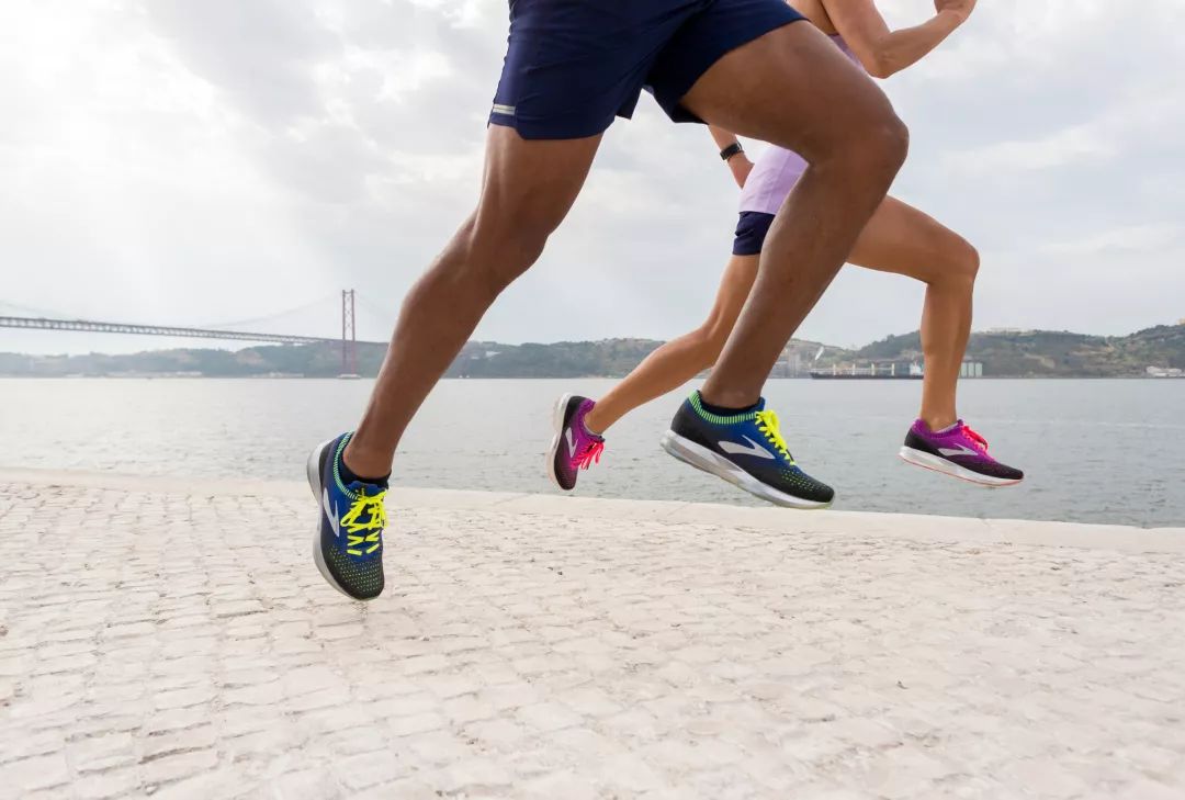 跑到“漂”！这双跑鞋的黑科技有点邪