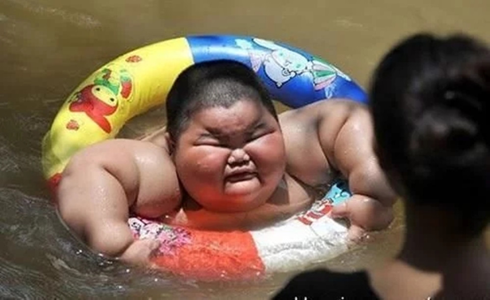 3岁男孩天天吃肉,13岁小男孩很胖天天吃肉