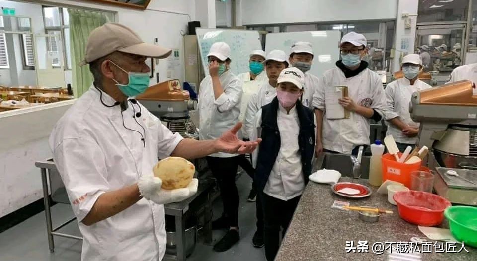 烤箱边上无岁月，六十五岁面包师的一年