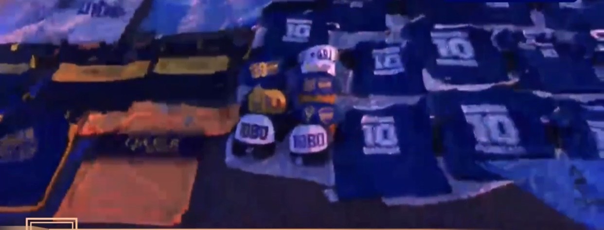 泪目向天下母亲致敬,怀念马拉多纳绿茵场上再无英雄