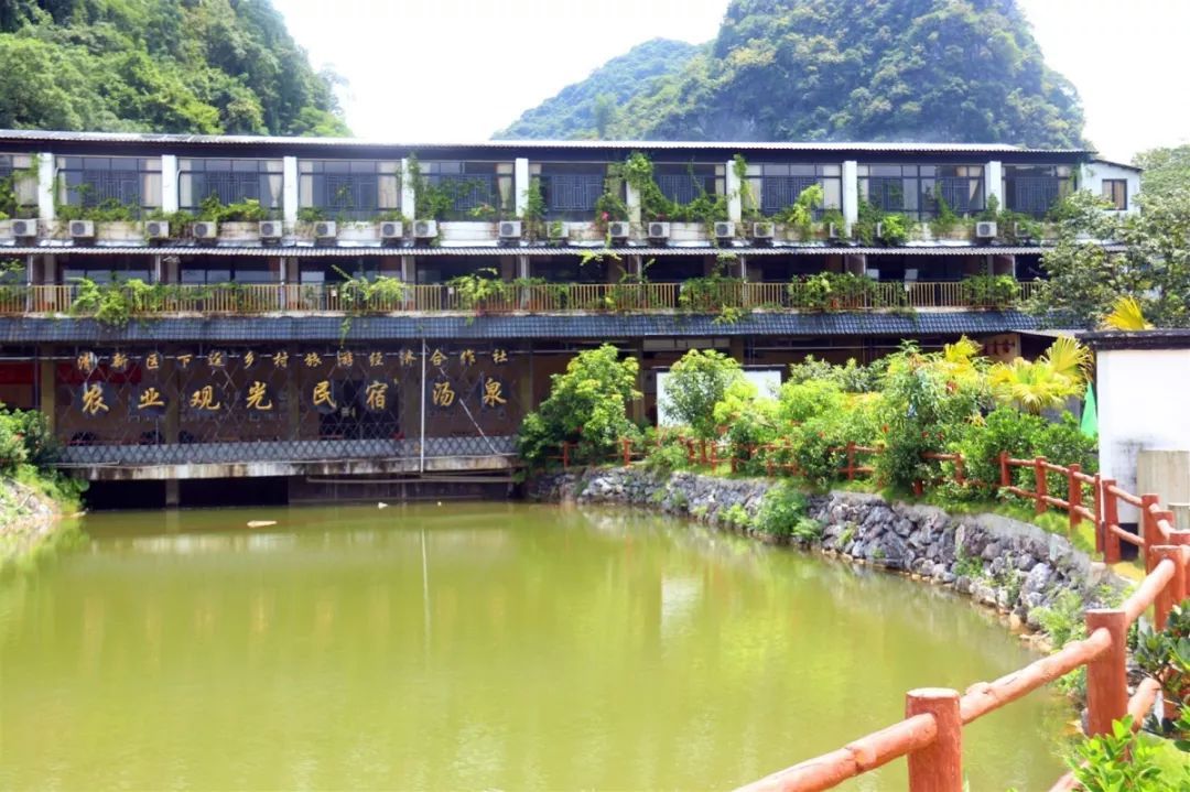 这5家海景民宿躺在床上就能看海,极有格调的纯白泳池民宿