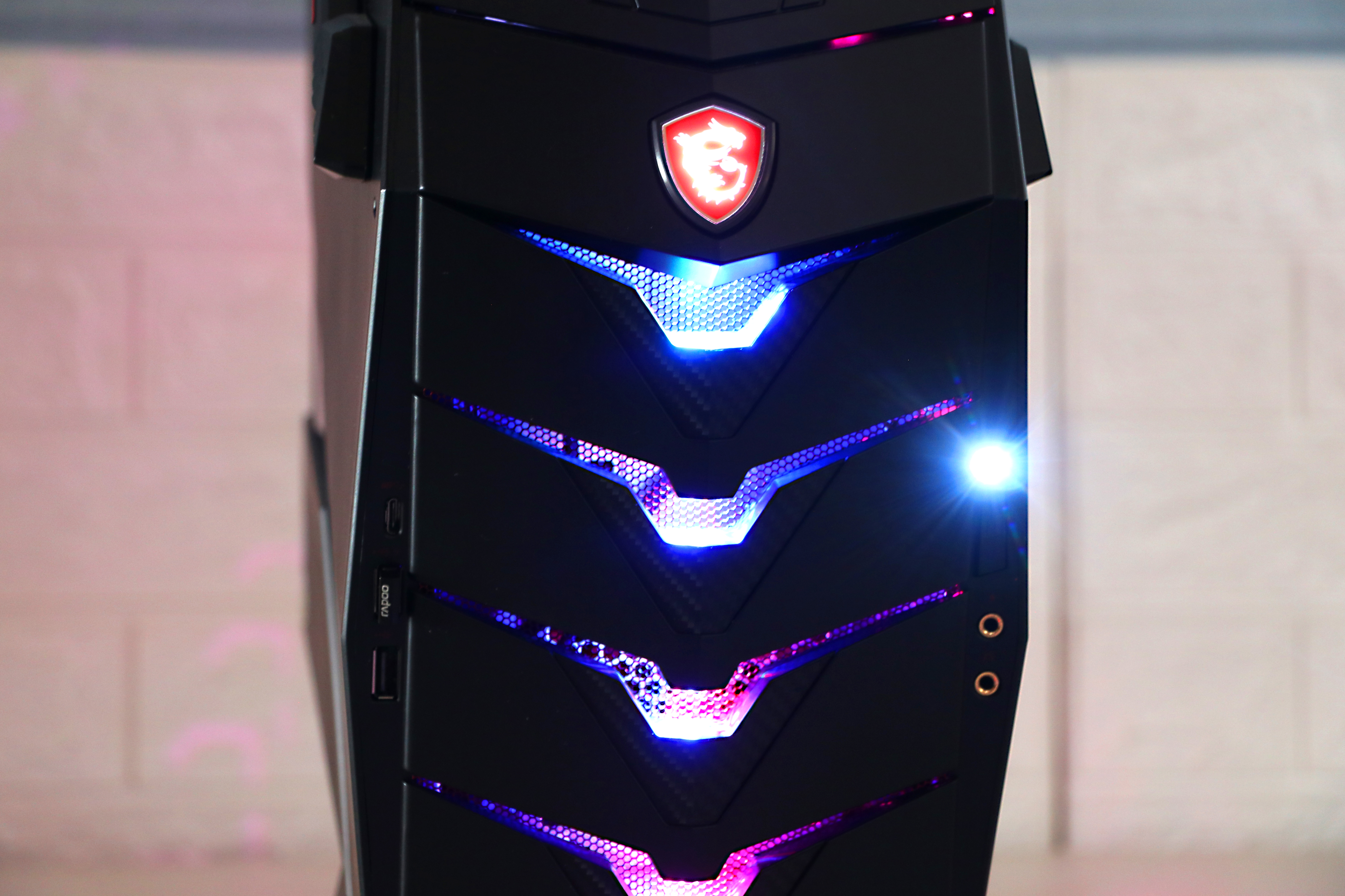 全套定制，吃鸡办公无所不能，微星宙斯盾3深度体验