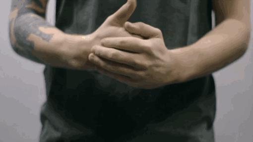 能把手指掰得“咔哒响”的人，是因为骨骼惊奇吗？