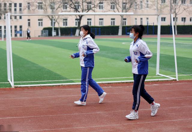 199cm身高的初中女生,初中女生最好身高和体重