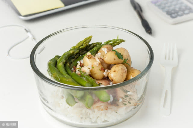 藏在胃里的幽门螺杆菌怎么除？医生：这3物是它的真正“克星”