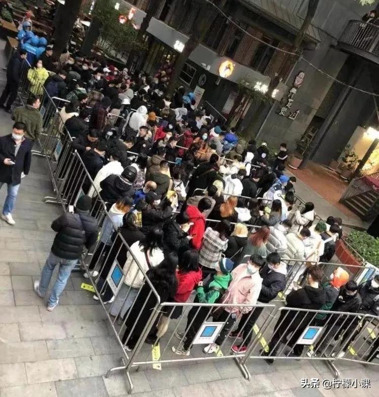 排队买奶茶的都是什么人,排队买奶茶到底好不好