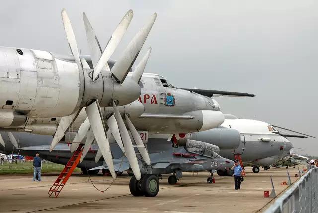 飞机的飞行原理和结构动态图,飞机飞行原理科普动画