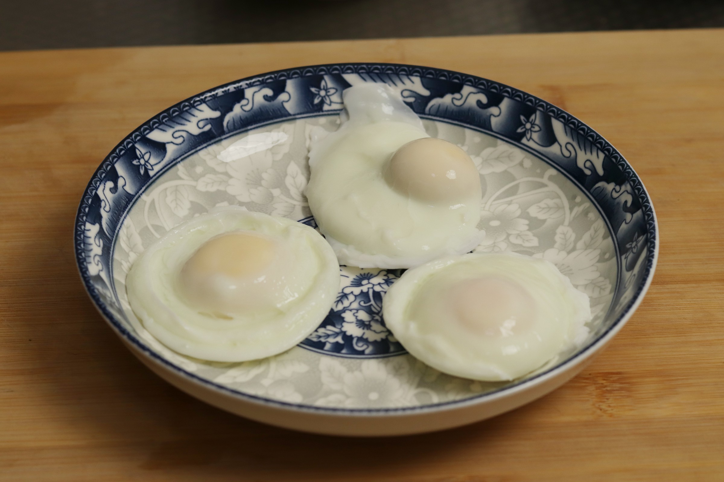 水煮荷包蛋怎样煮蛋不会散,水煮荷包蛋如何避免泡沫
