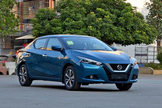 2017款蓝鸟最全解析,悬浮式车顶前卫