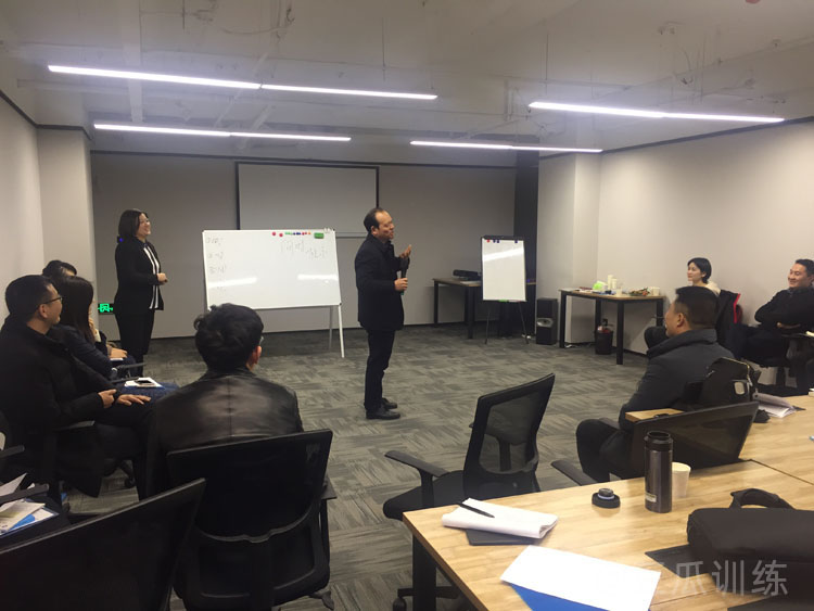 当众讲话紧张手发抖怎么克服,发言总是怯场怎么办