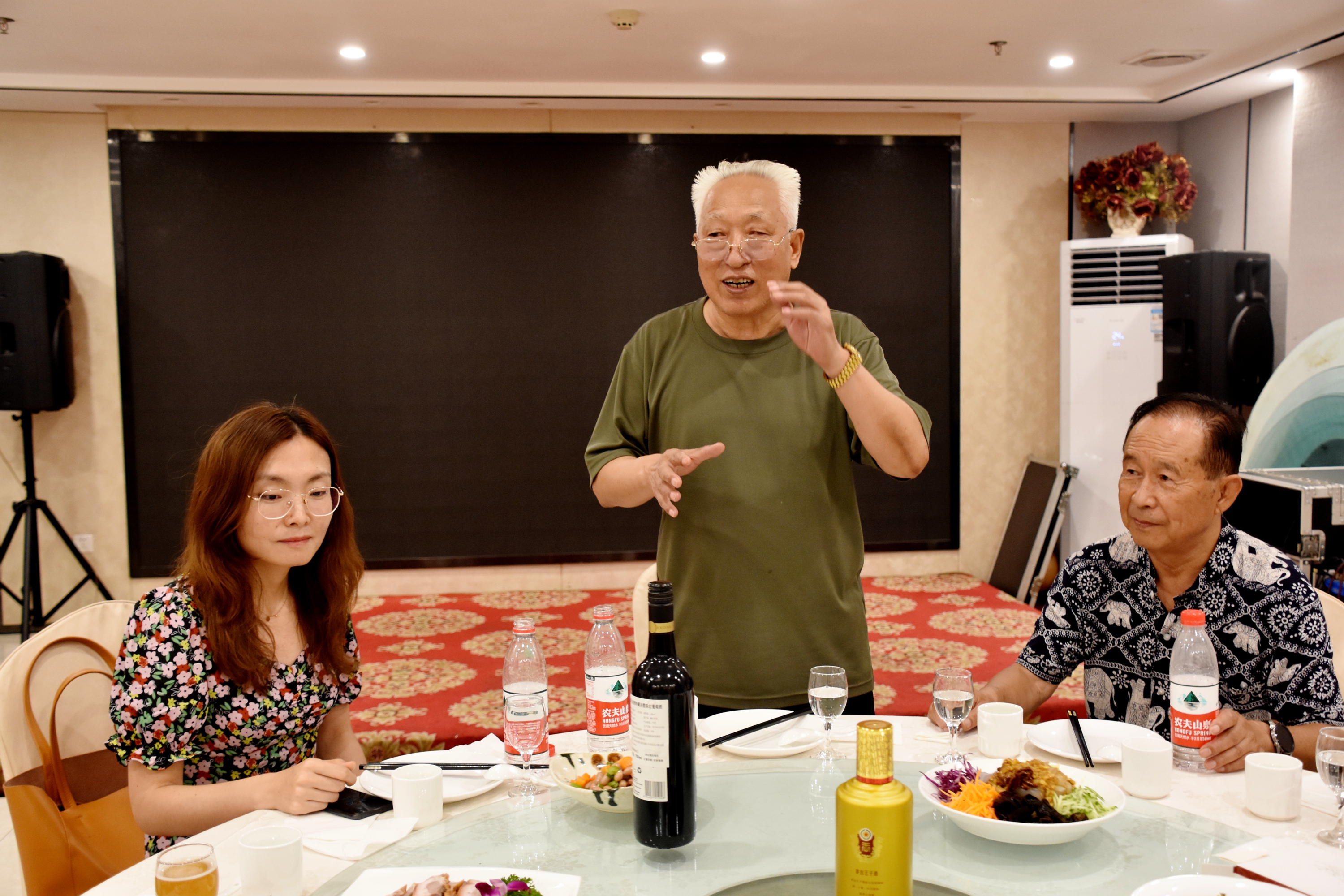 鸢飞社区福海花园小区举办庆祝建军94周年联谊会